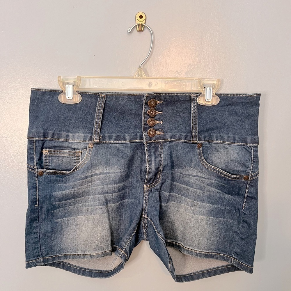 Junior’s GOGO STAR Distressed Denim Shorts - Size 13